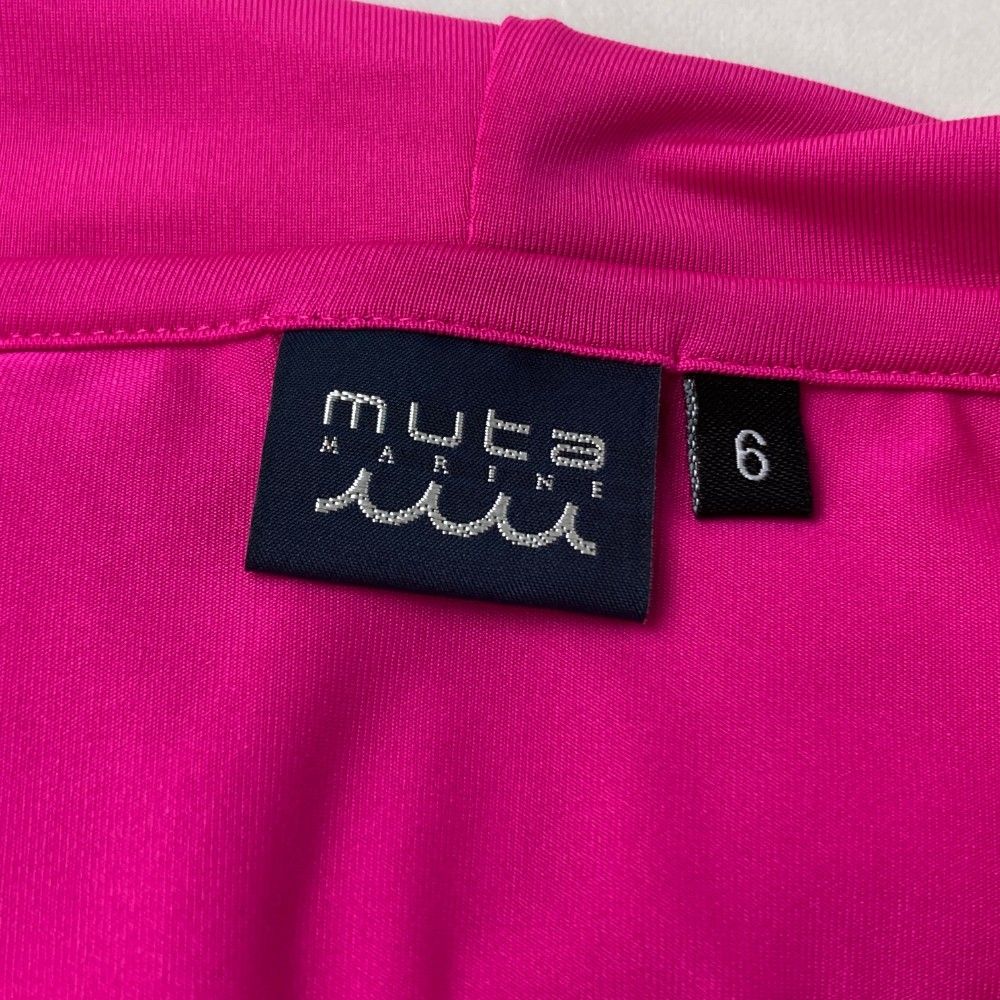 サイズ：6 MUTA MARINE GOLF ムータマリンゴルフ  フード付 ジップジャケット  ピンク系 [240101429635] ゴルフウェア メンズ ストスト サイズ：6 MUTA MARINE GOLF ムータマリンゴルフ フード付