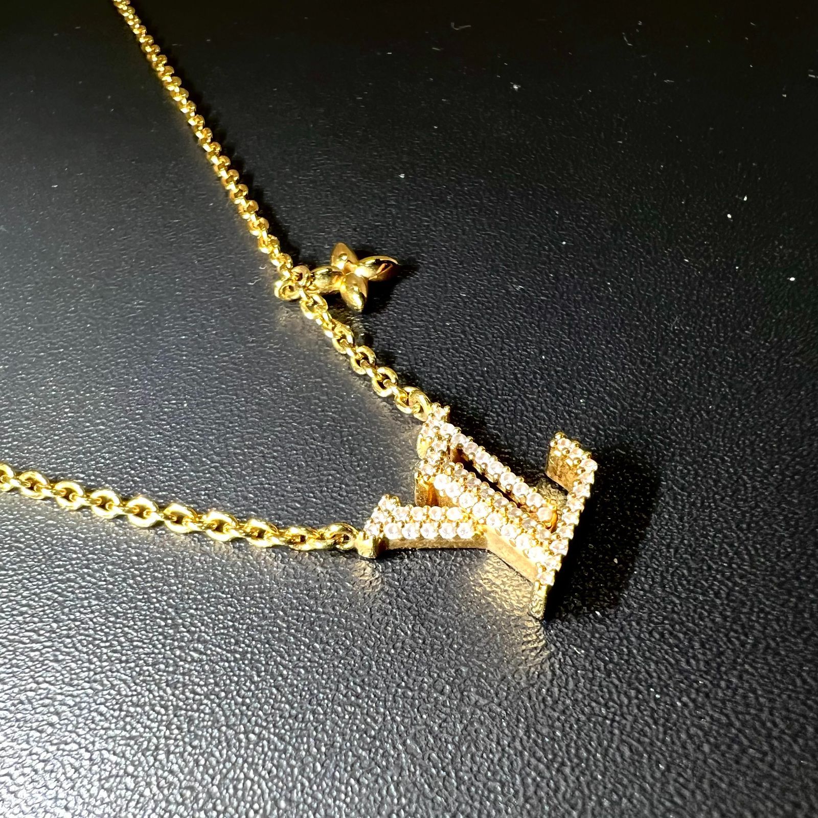 LOUIS VUITTON／ルイヴィトン コリエ・LVアイコニック