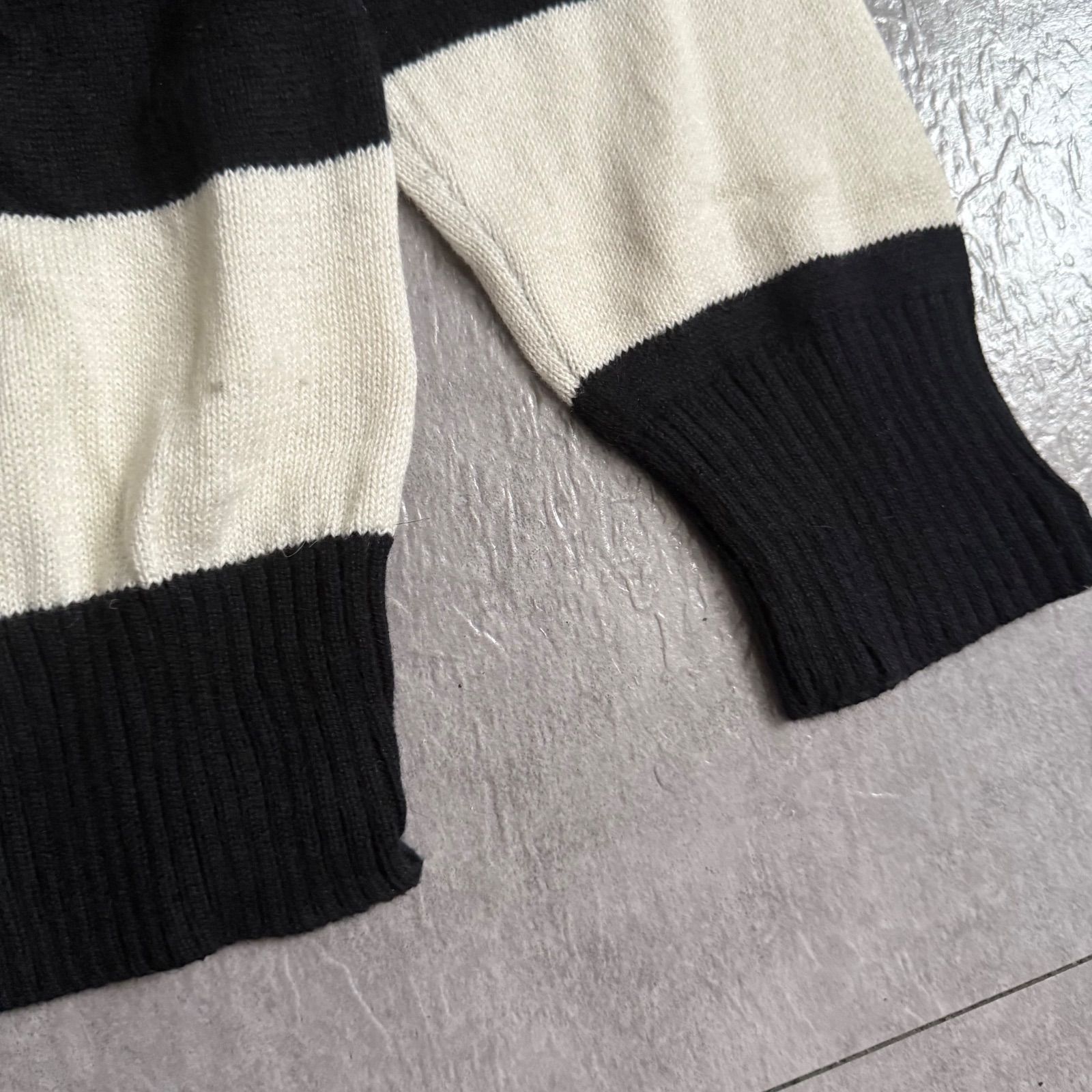 y□アベイシングエイプ⁄A BATHING APE Vネック ニット ABathingApe 