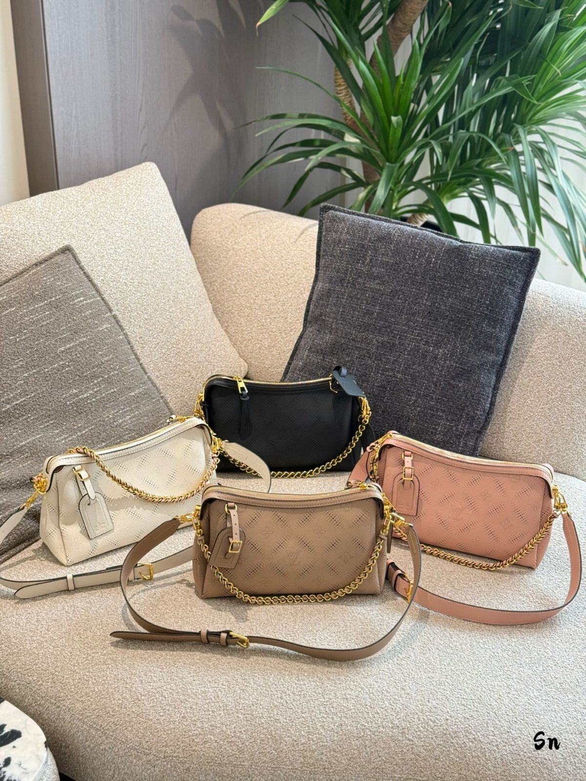 LOUIS VUITTON ワンダラー バッグ - デュアルショルダーストラップ付き 27cm |