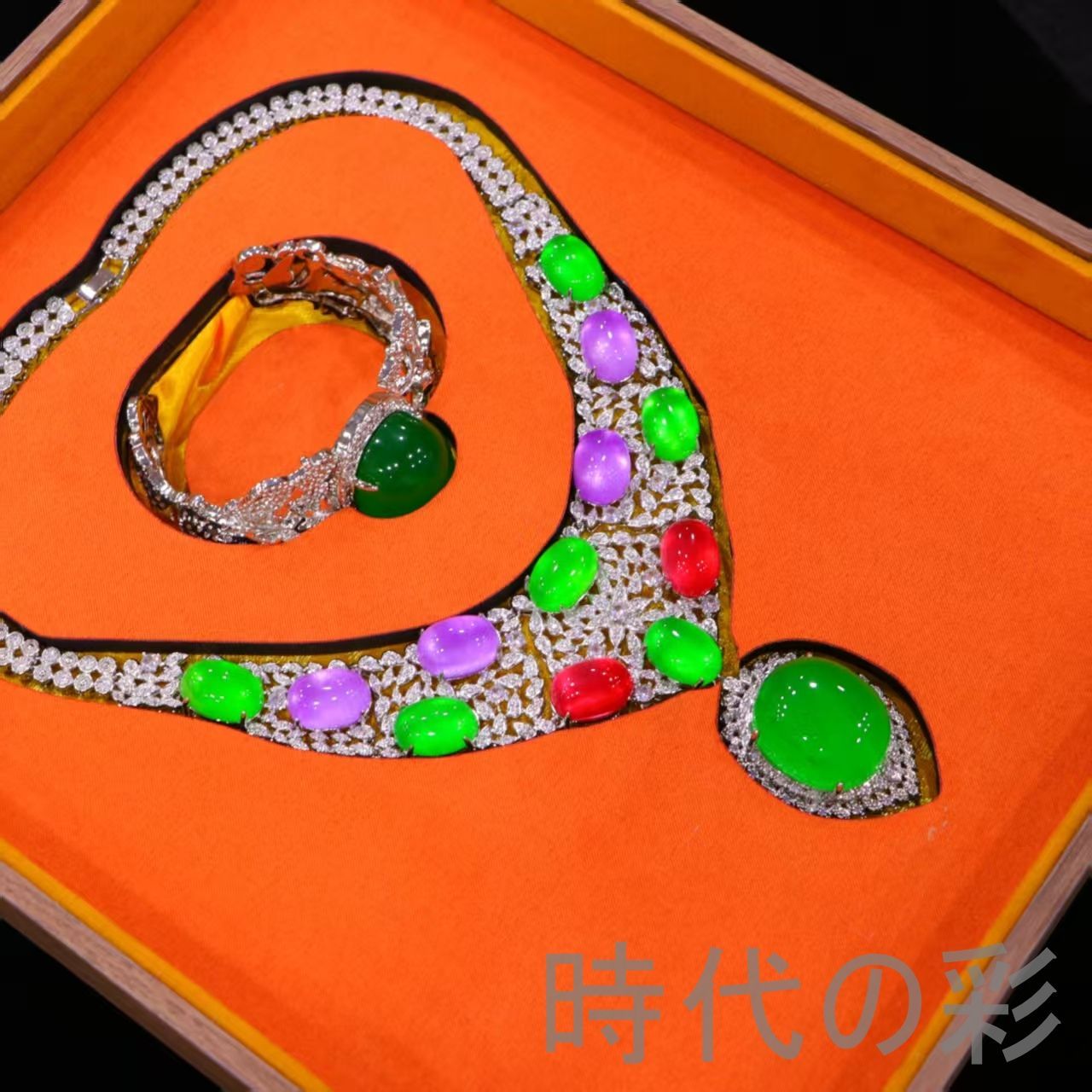 中国古美術 清代 高冰翡翠 宝石彫 旧家蔵 精工彫刻 共箱 唐物 アンティーク 中国古玩 R07092723