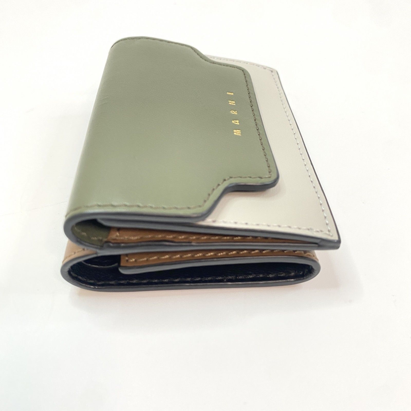 美品 マルニ MARNI レディース ミニウォレット 三つ折り財布 - メルカリ