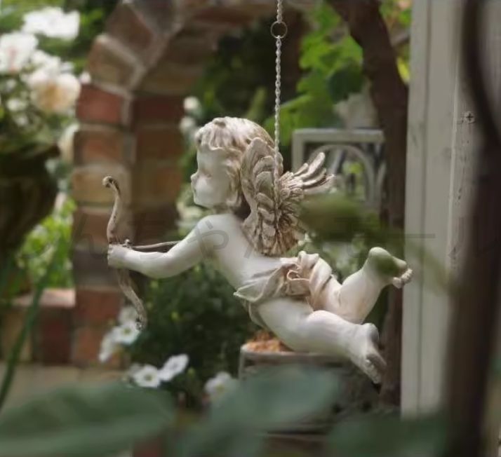 キューピッドの吊り下げピース吊り下げ オブジェ ガーデンオーナメント 室内インテリア 室内 屋外 インテリア エンジェル玄関 リビング ダイニング 装飾 庭 ガーデニング 装飾 ガーデン 樹脂 壁掛け オシャレ