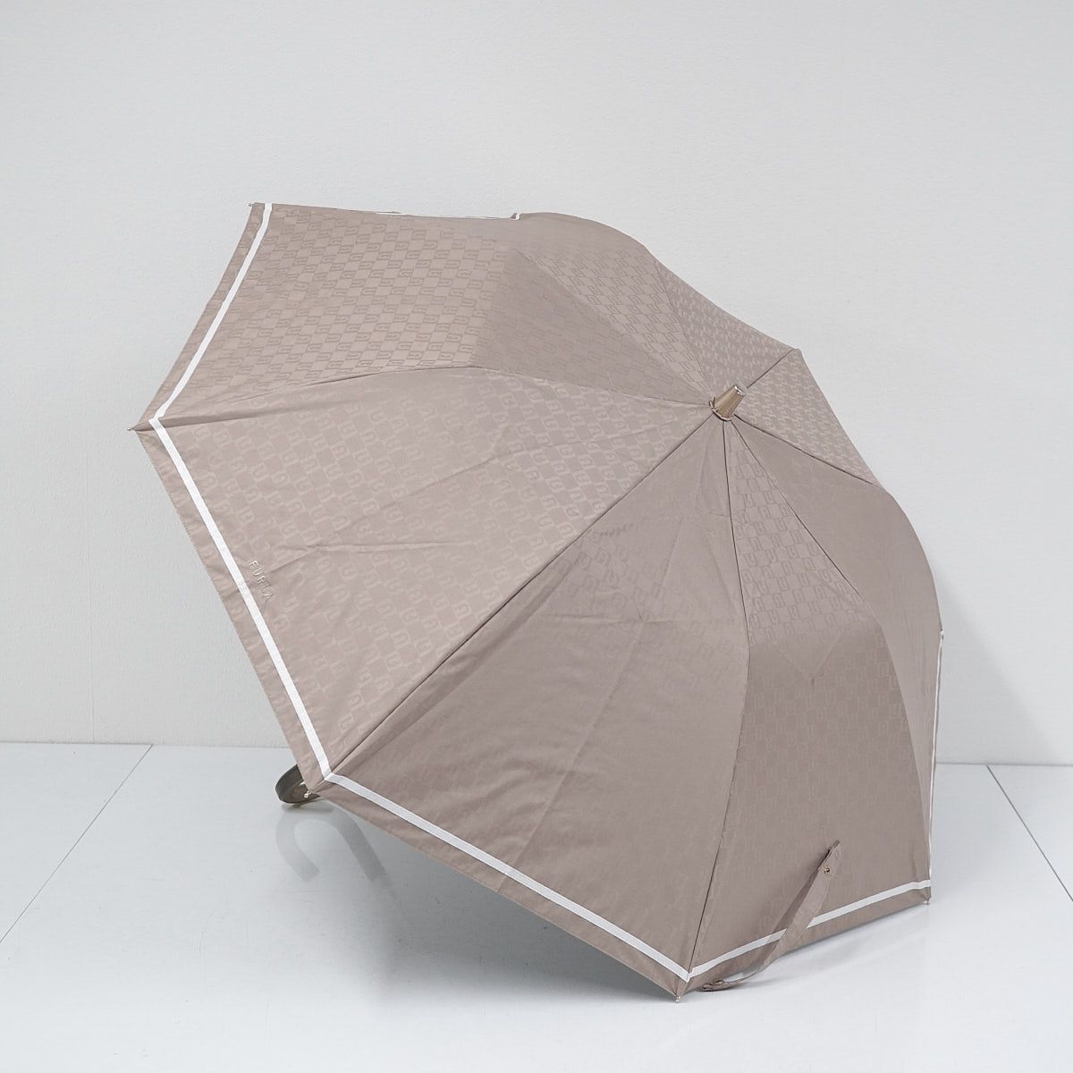 【未使用品】フルラ レース×刺繍 晴雨兼用 折り畳み傘 日傘 ベージュ FURLA 折りたたみ傘 晴雨兼用折りたたみ日傘 ジッパー刺繍