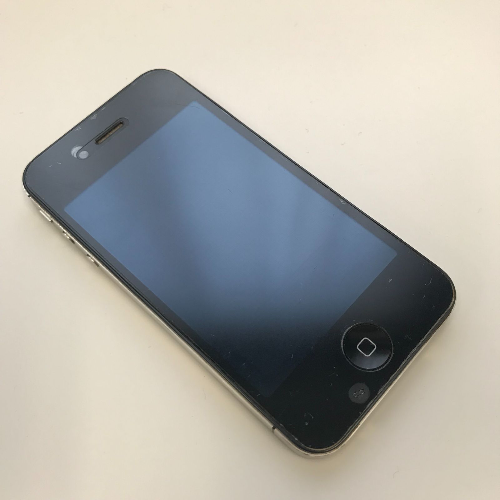 【ジャンク品】iPhone4s●動作：電源投入不可●状態：ジャンク品 ●容量：不明● 色：ブラック☆15