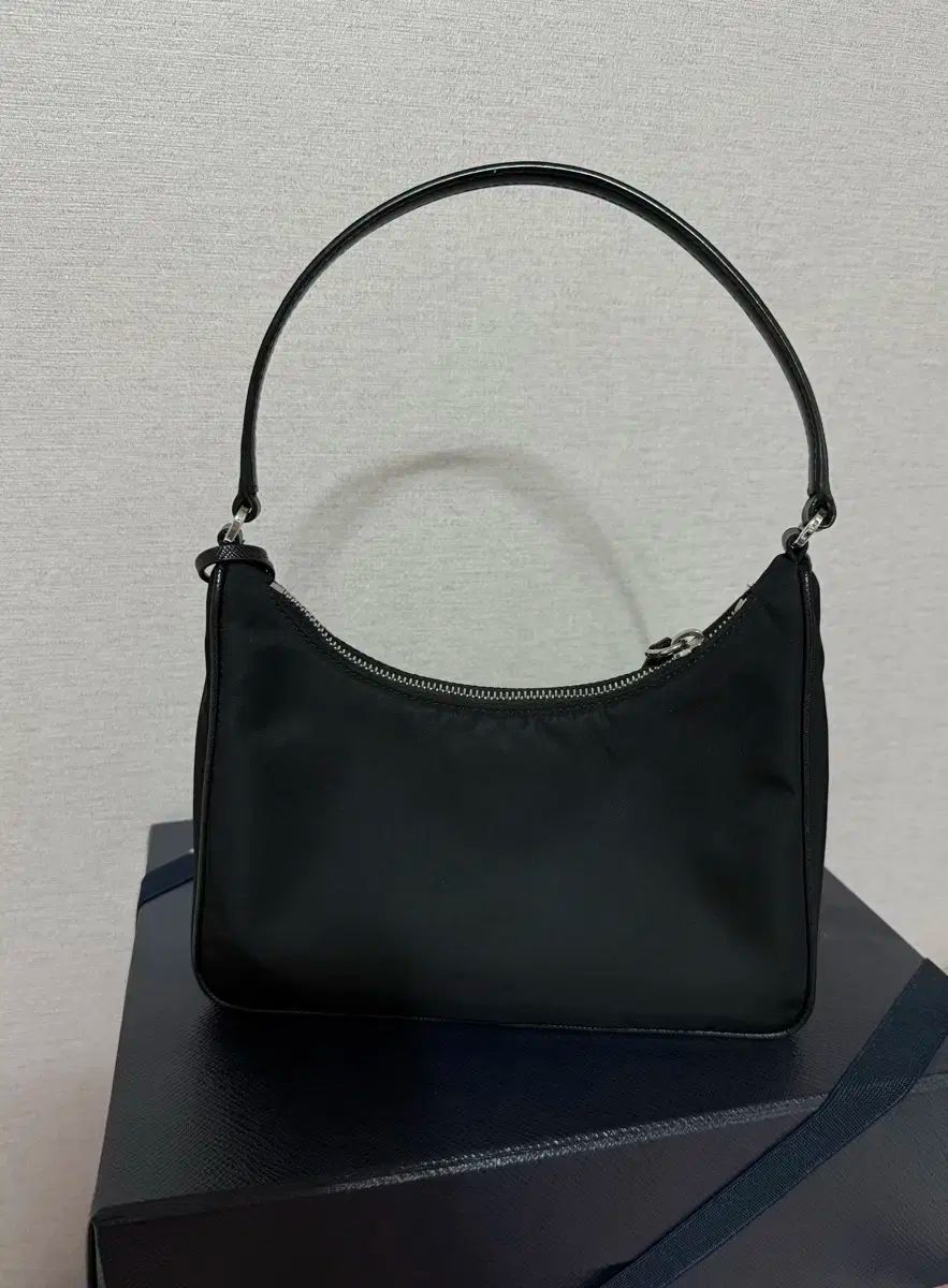 【PRADA】Re-Nylon 2005 リエディション ホーボーバッグ・中古 PRADA(プラダ) Re-Edition リエディション Re-Nylon 2005