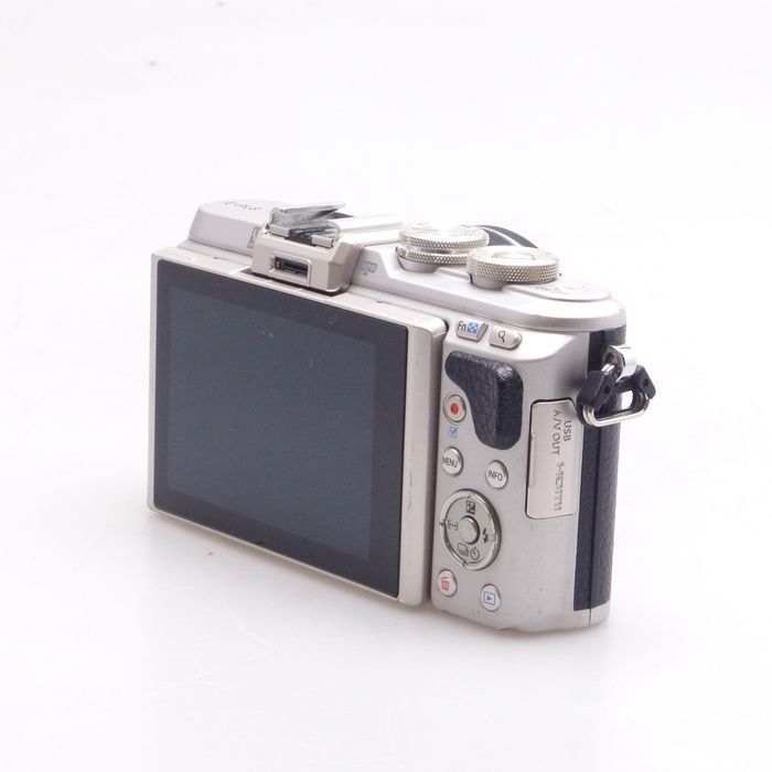 OLYMPUS PEN E-PL8 ホワイト 14-42mmレンズ付き+充電器 OLYMPUS PEN E-PL8 ホワイト 14-42mmレンズ付き+充電器 中古