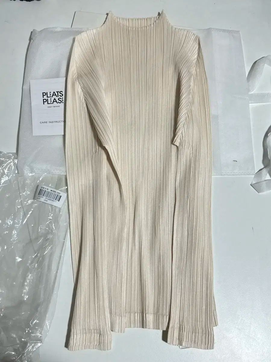 PLEATS PLEASE プリーツプリーズ 長袖トップス PLEATS PLEASE プリーツプリーズ ジップアップジャケット 良好