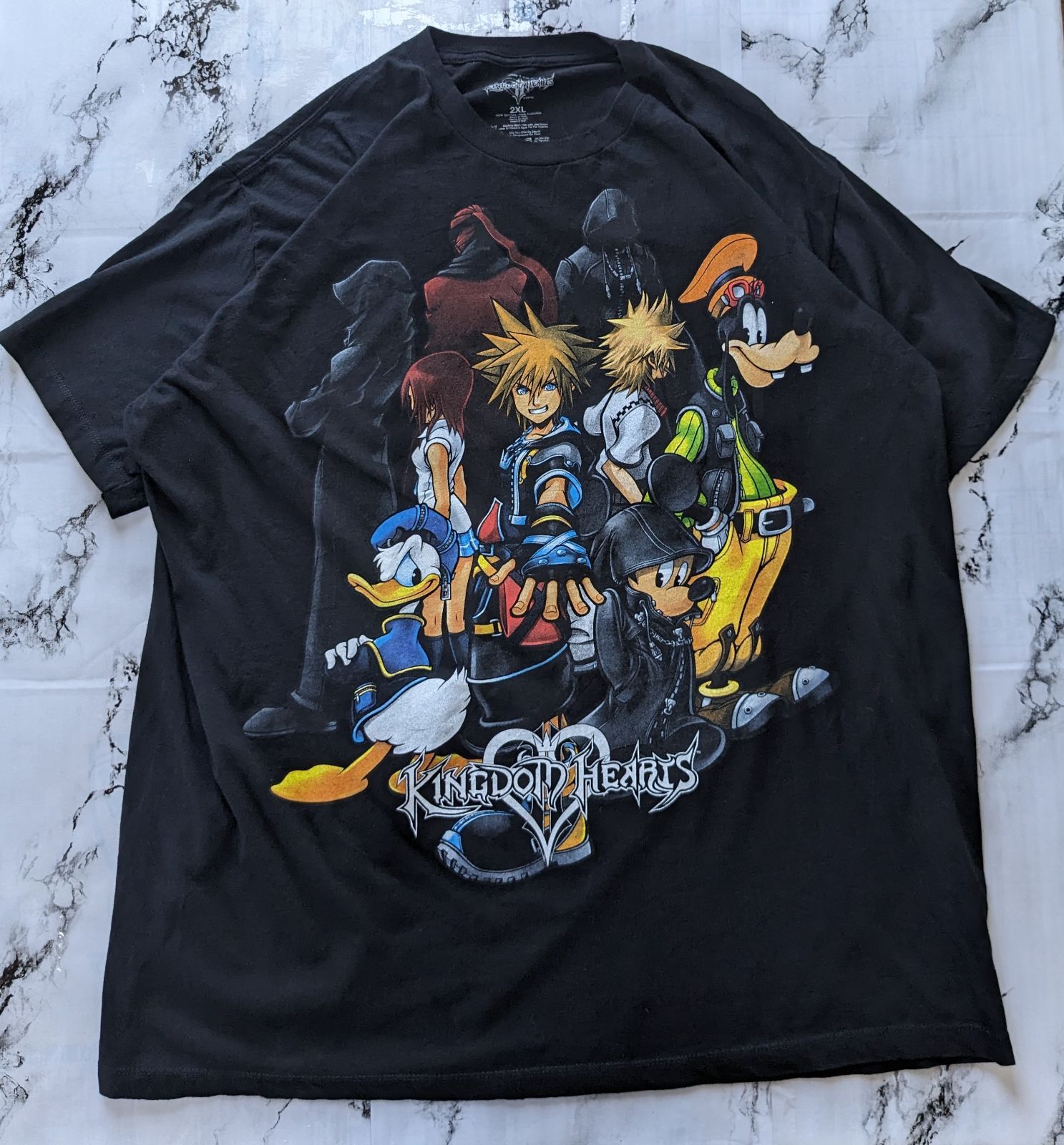 KINGDOM HEARTS キングダムハーツ disney ディズニー ｔシャツ 美品 ソラ カイリ ロクサス 王様ミッキー ドナルド グーフィー  １３機関 海外公式 ブラック - メルカリ