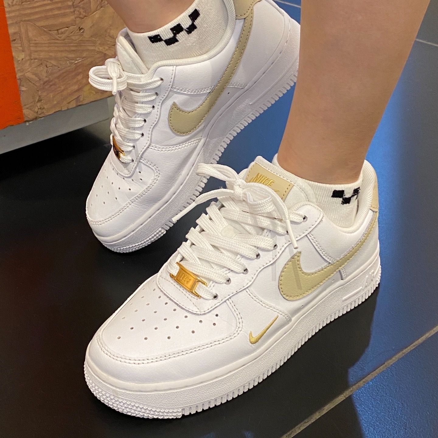 新品NIKE WMNS AIR FORCE 1 LOW スニーカー エッセンシャル ベージュ メンズ レディース 男女兼用 CZ0270-105