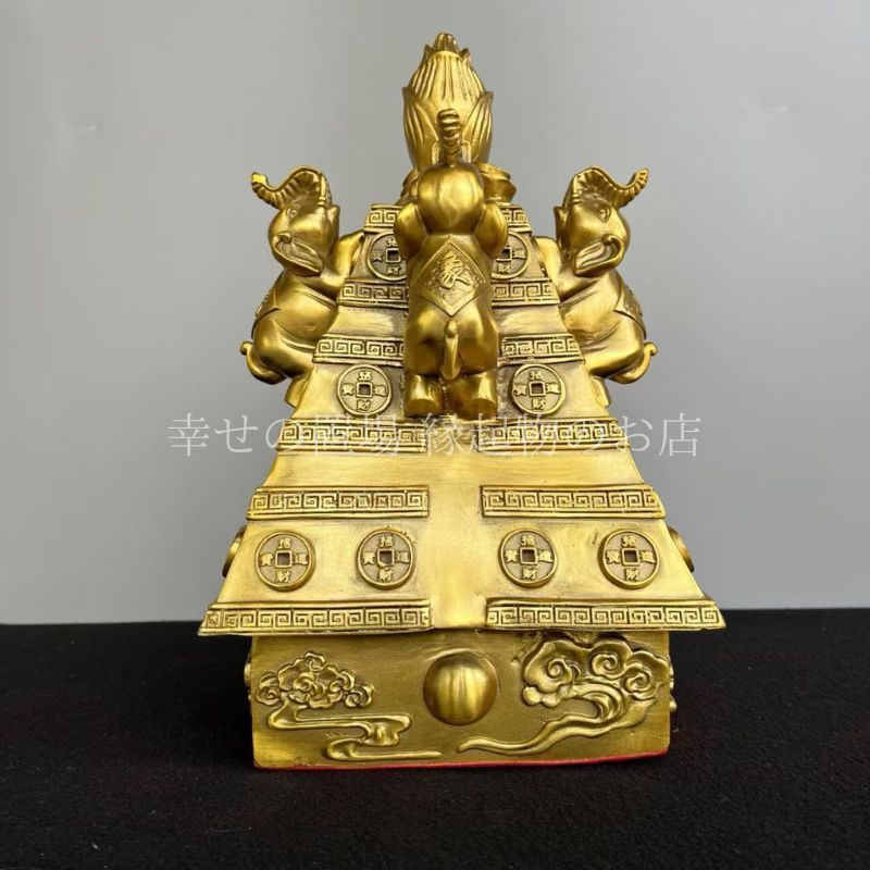 置物 オブジェ 風水 象 宝塔 四頭の象 金色 ゴールド 真鍮製 財運 金運 開運 仕事運 家庭運 商売繁盛 安定 繁栄 成功 幸運 縁起物 金運アップ 銭運 運気上昇 パワーアイテム シンボル インテリア 玄関 リビング 置物 お守り 縁起置物 豪華 彫刻