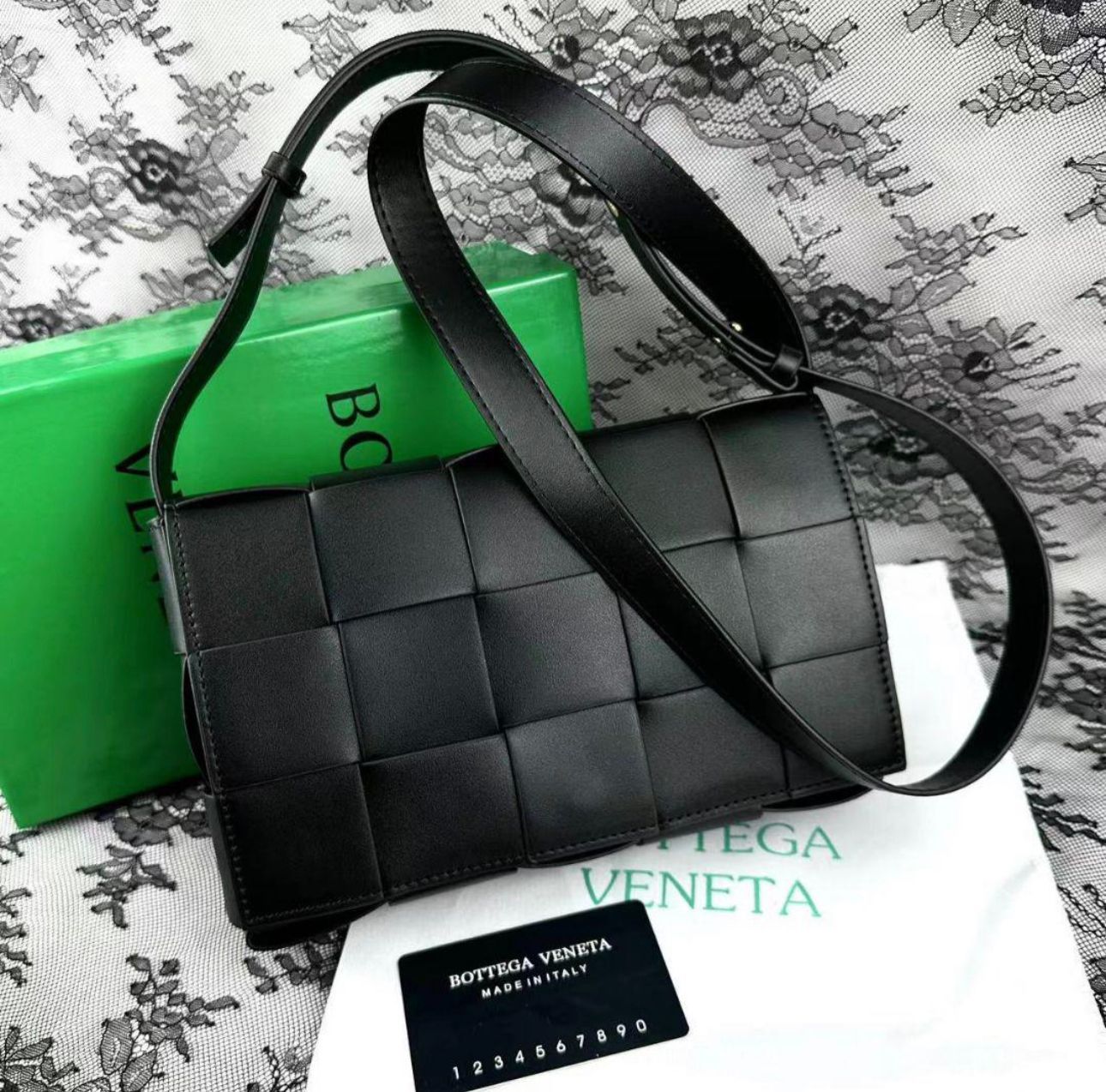 【断捨離】BOTTEGA VENETA パデッドカセットショルダーバッグ