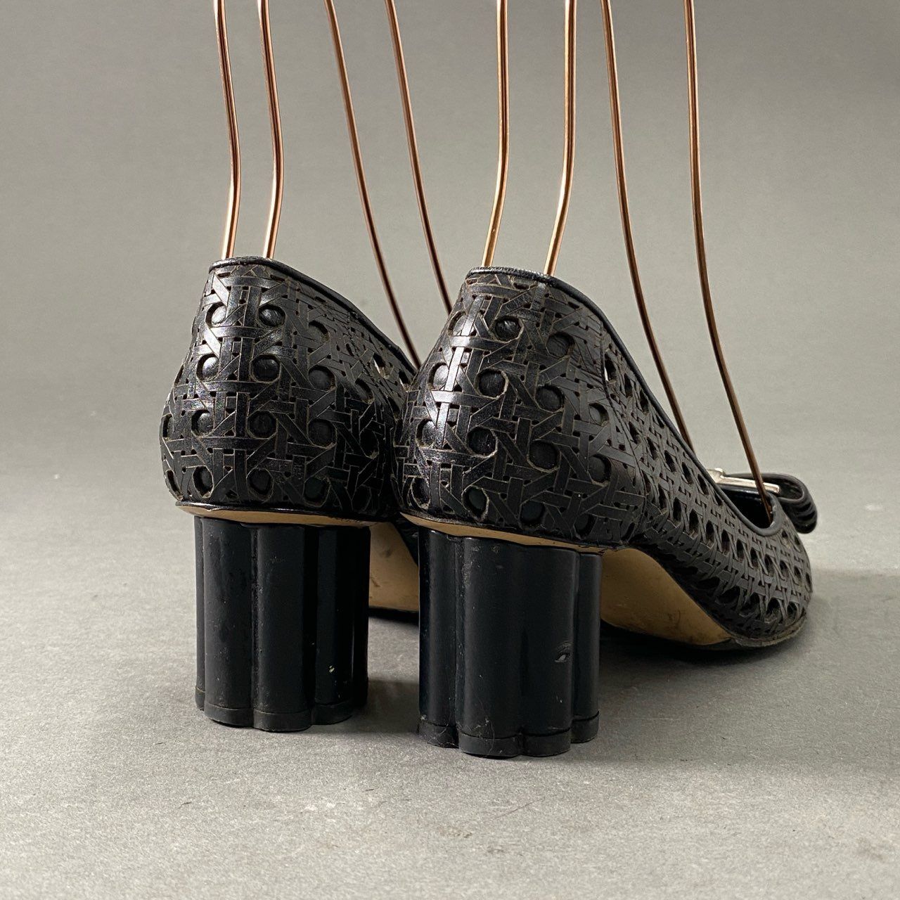 SalvatoreFerragamo フラワーヒール ヴァラリボン パンプス SalvatoreFerragamo フラワーヒール ヴァラリボン パンプス