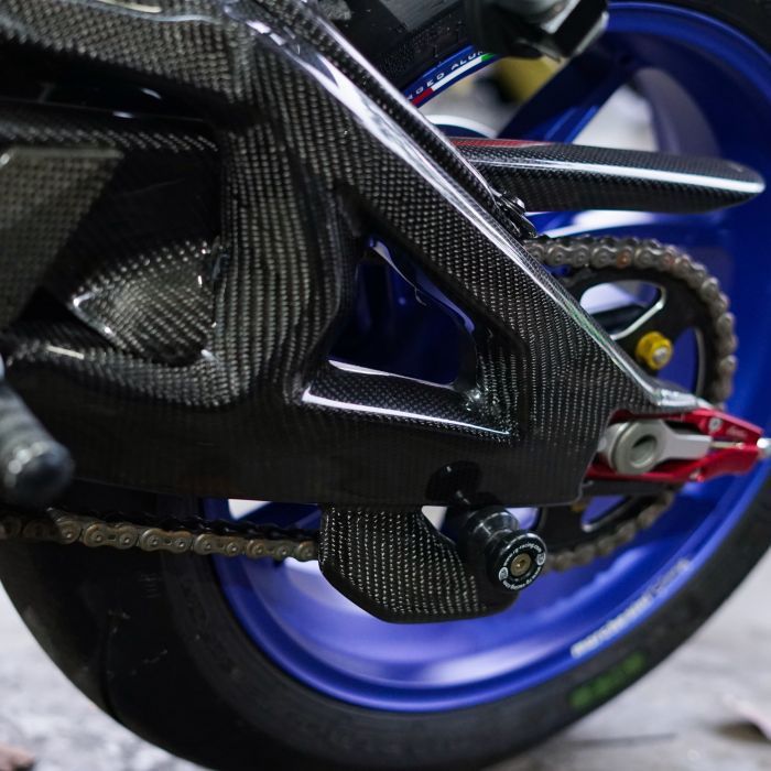 ZX-10R 04-05 カーボンスイングアームカバー ZX-10R 04-05 カーボンスイングアームカバー traumauto_kaw-far-6254