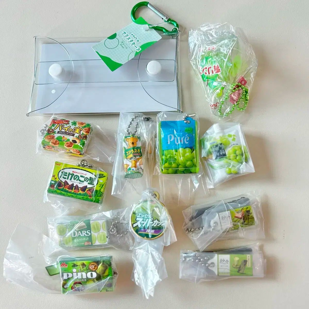 緑のお菓子ガチャ クリアポーチ