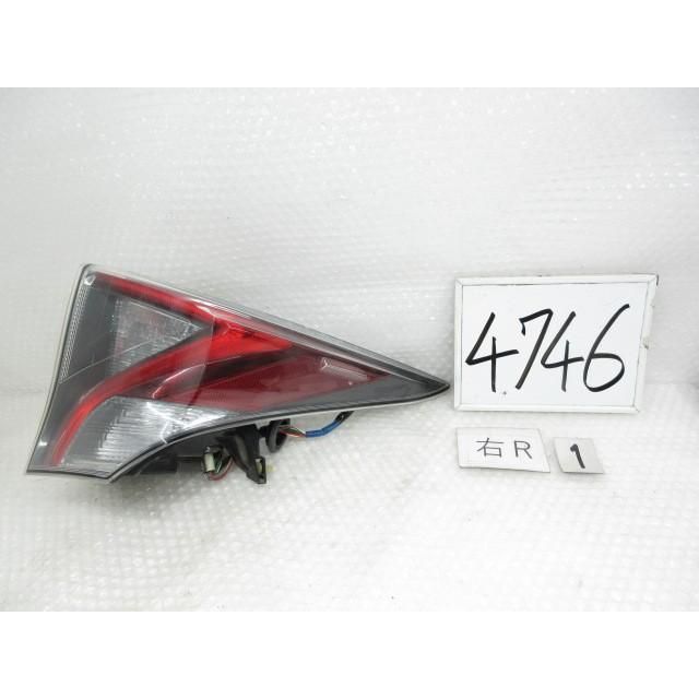 ZVW50プリウステールレンズ右側中古品 プリウス 30年 DAA-ZVW50 (1) 右テールランプ テールレンズ 上側 0