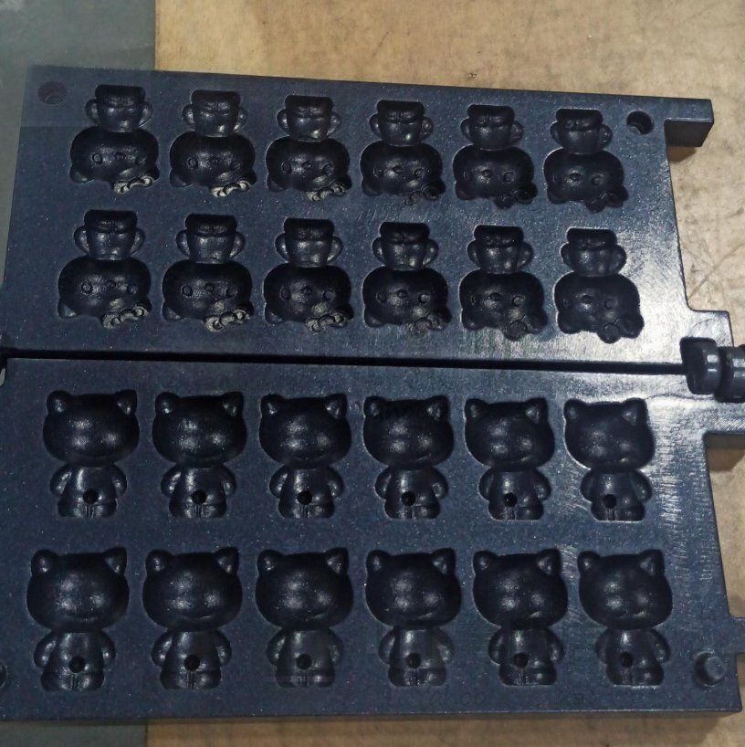 ハローキティのベビーカステラ機 12穴焼き器 ハローキティのキャラクター焼き 人形焼き LPガス式