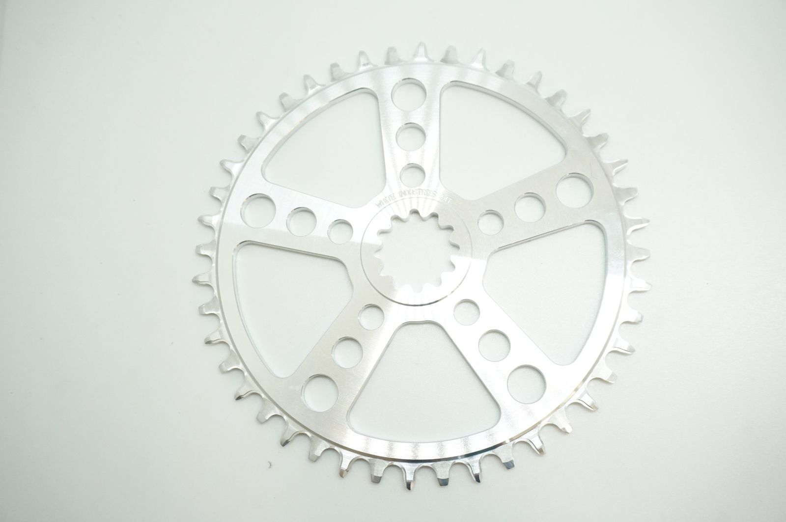 WHITE INDUSTRIES 「ホワイトインダストリーズ」 TSR 44T チェーン