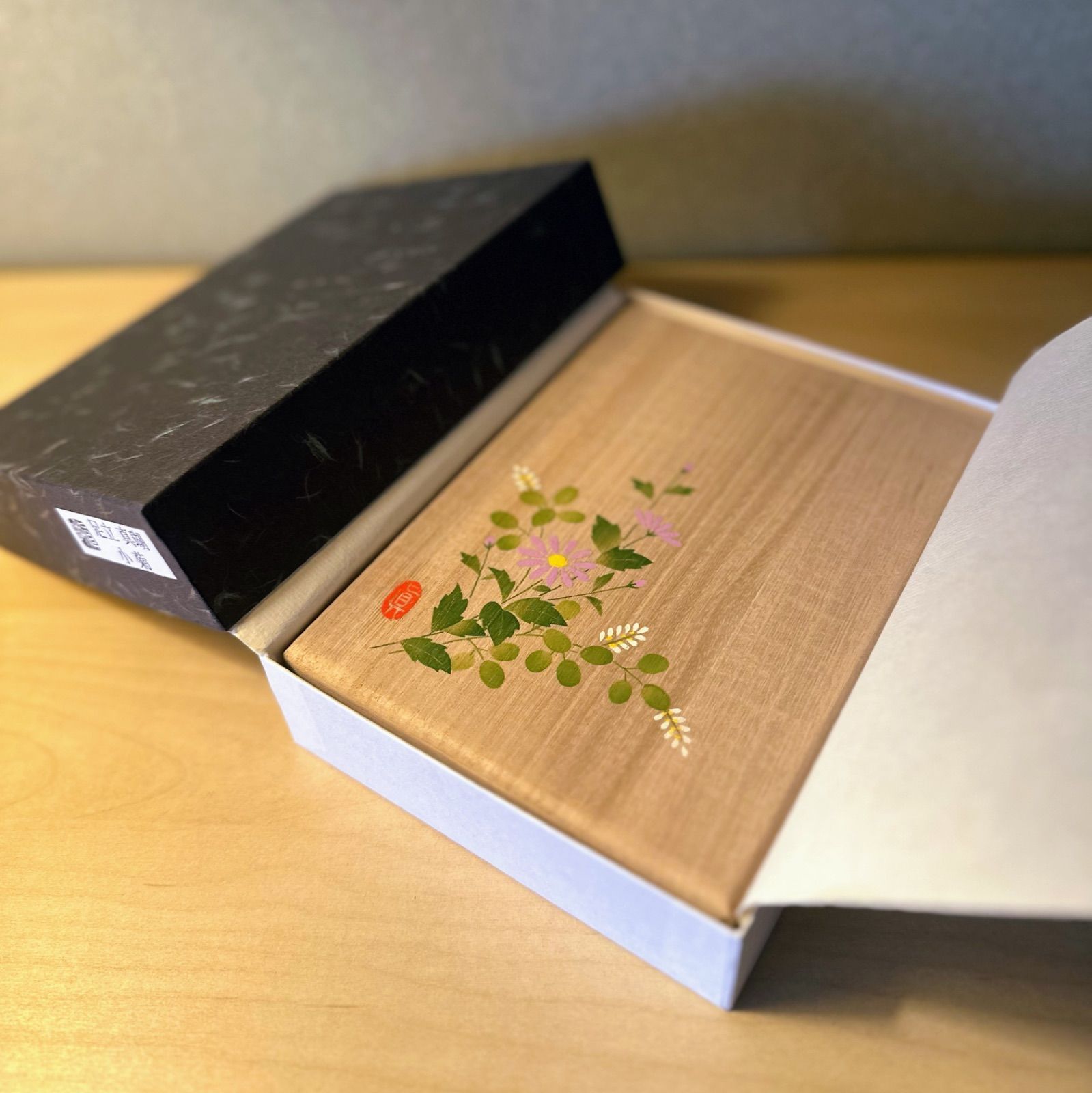新品未使用 桐箱 足立真瑚画伯 小菊 手書き 絵付け 葉書 小箱 小物入れ
