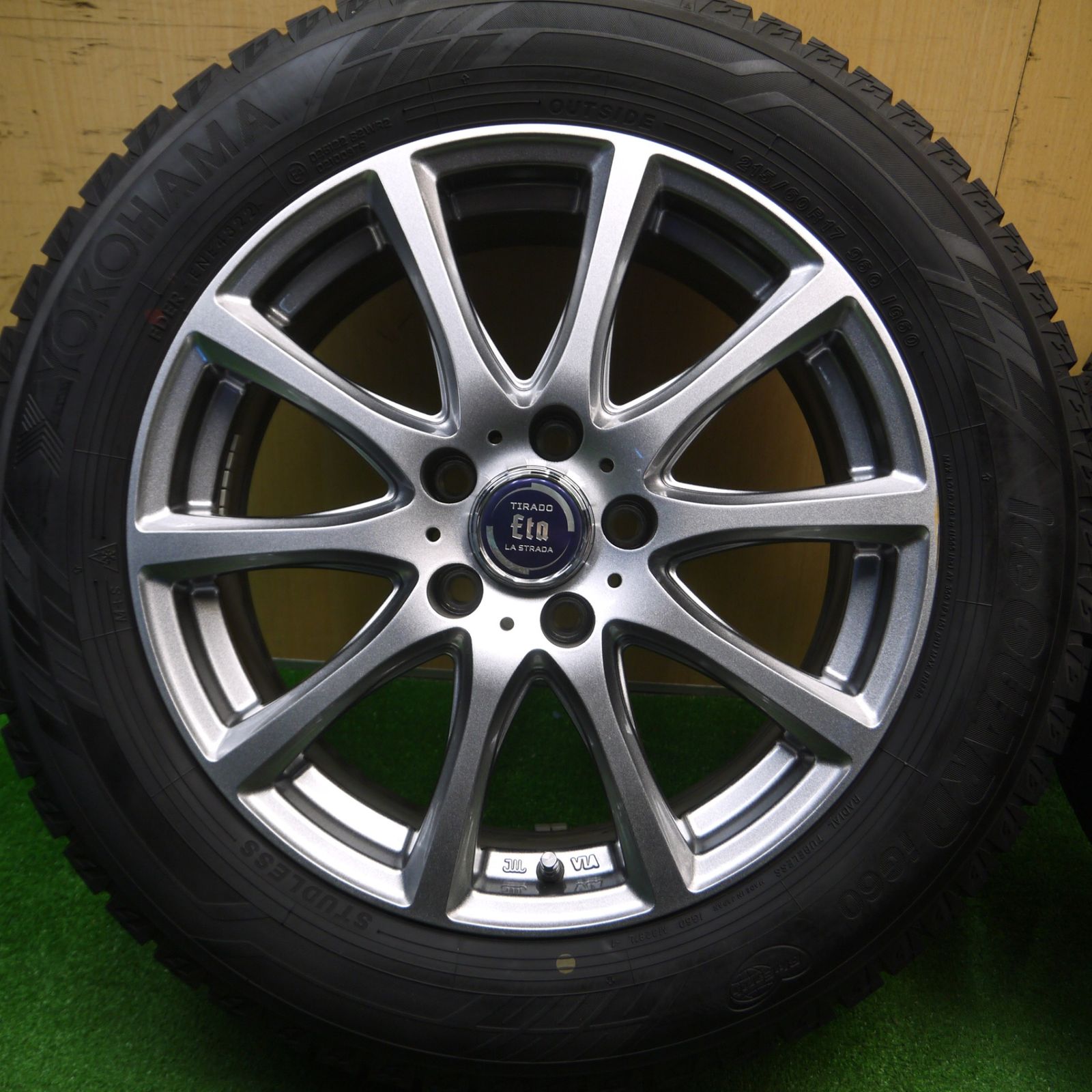 送料無料] バリ溝！22年！キレイ！9.5分☆スタッドレス 215/60R17 