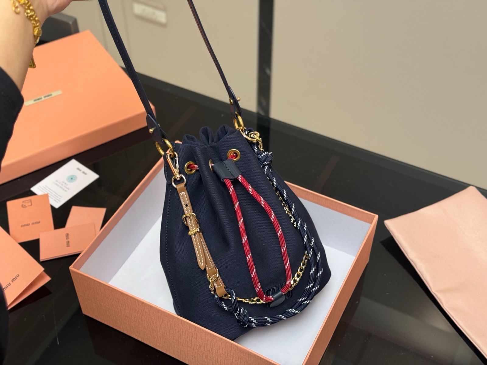 今日 MiuMiu ミュウミュウ ドローコード キャンバス バケツバッグ