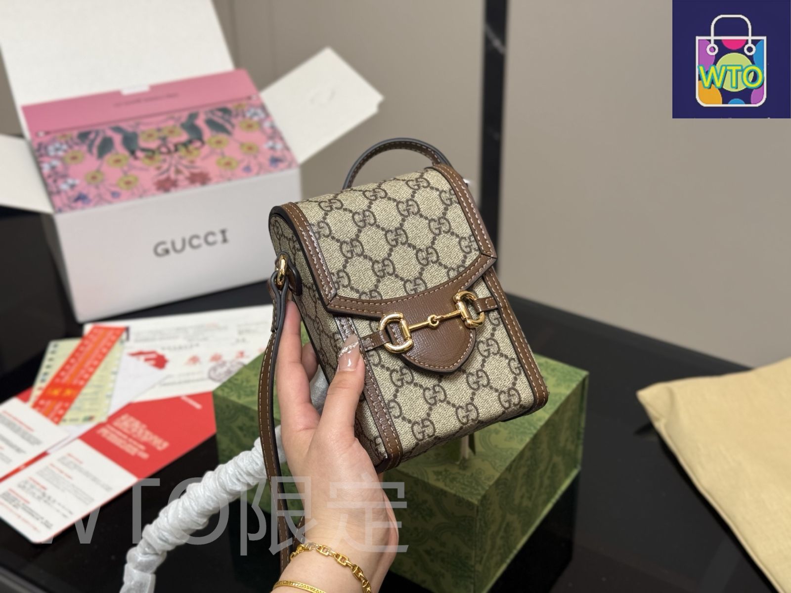 極美品　オールドグッチ　GUCCI レザー　ハンドバッグ　A4可能 ホワイト 今日特価】Gucci 1955 スマホバッグ（オリジナルバージョン