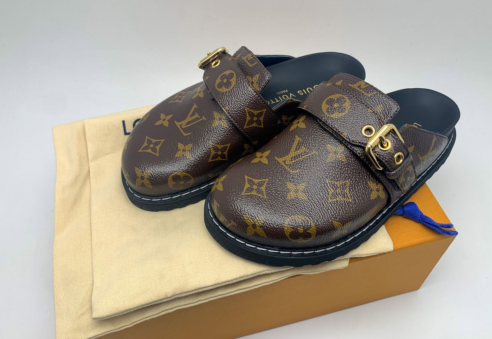 LOUIS VUITTON ルイヴィトン パテント モノグラム LV コージー・ライン ミュール 1AAW6I クツ スリッポン 靴 ブランド  アパレル サイズ35 - メルカリ