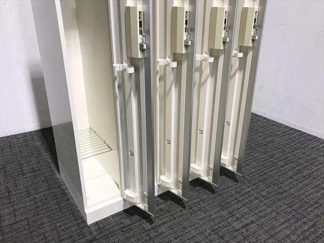 4人用ロッカー 鍵付き SZ型 オカムラ ネオホワイト MARWIL-DEMENAGEMENTS_CH