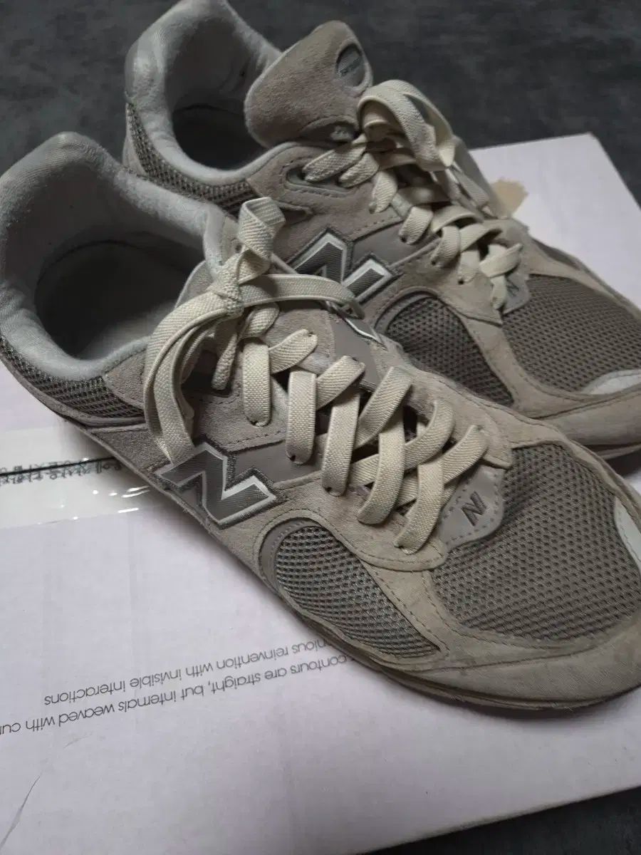 New Balance ニューバランス 2002R グレー 285