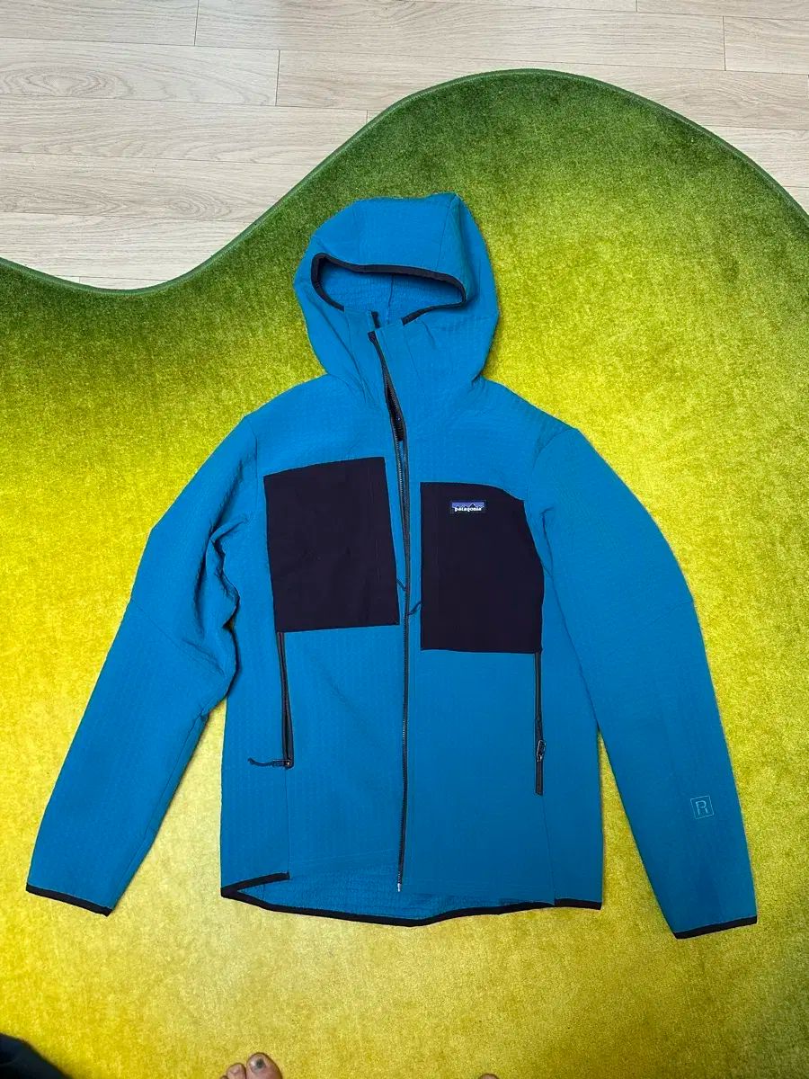 patagonia パタゴニア R2 テックフェイス フーディー パーカー M