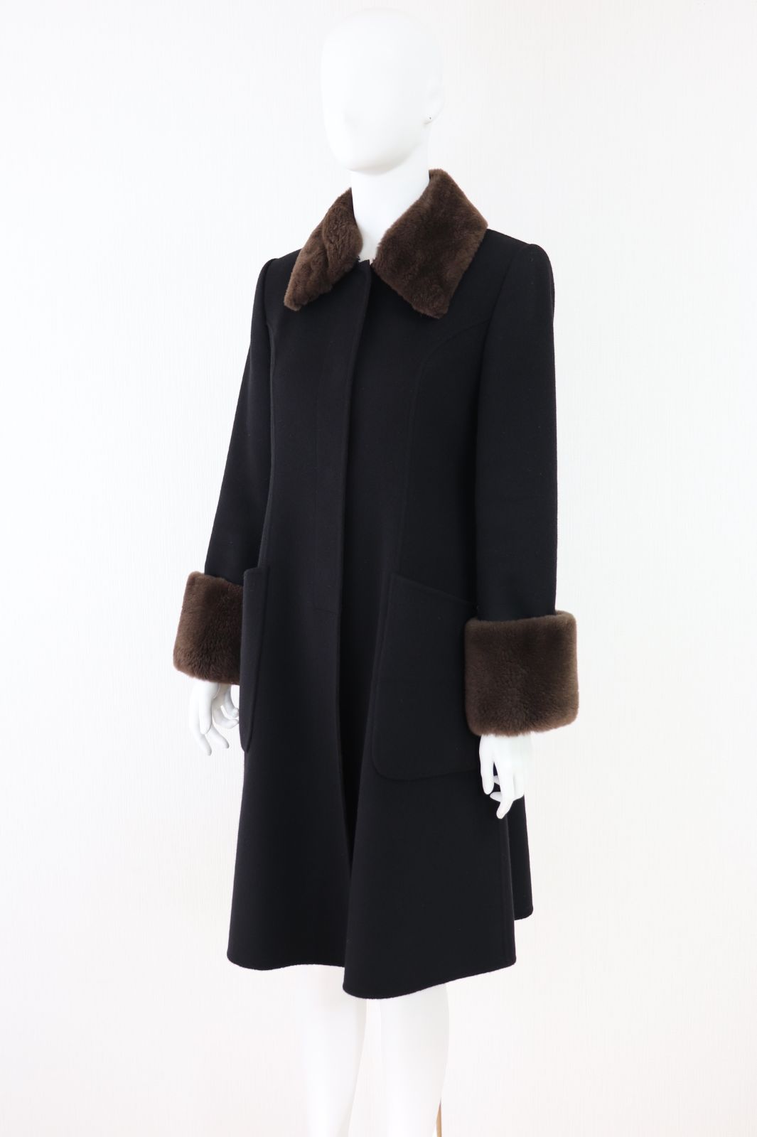 フォクシー　黒カシミヤダブルフェイスコート（40） フォクシーブティック コート カシミヤダブルフェイス 40 : ブランド