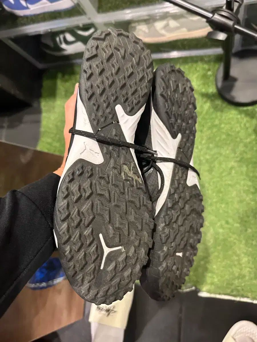 PUMA プーマ サッカーシューズ ブラック ホワイト 280