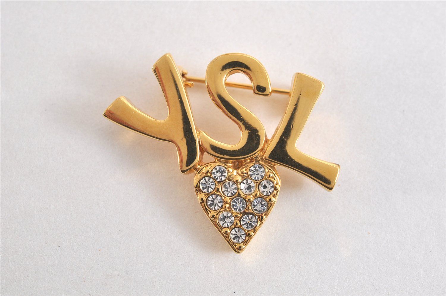 YVES SAINT LAURENT イヴサンローラン ロゴ ラインストーン ピン ブローチ ゴールド トーン 2577N