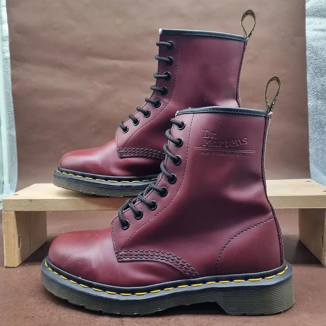 DR. MARTENS ドクターマーチン ニュートン チェリーレッド 女性ウォーカー 240_