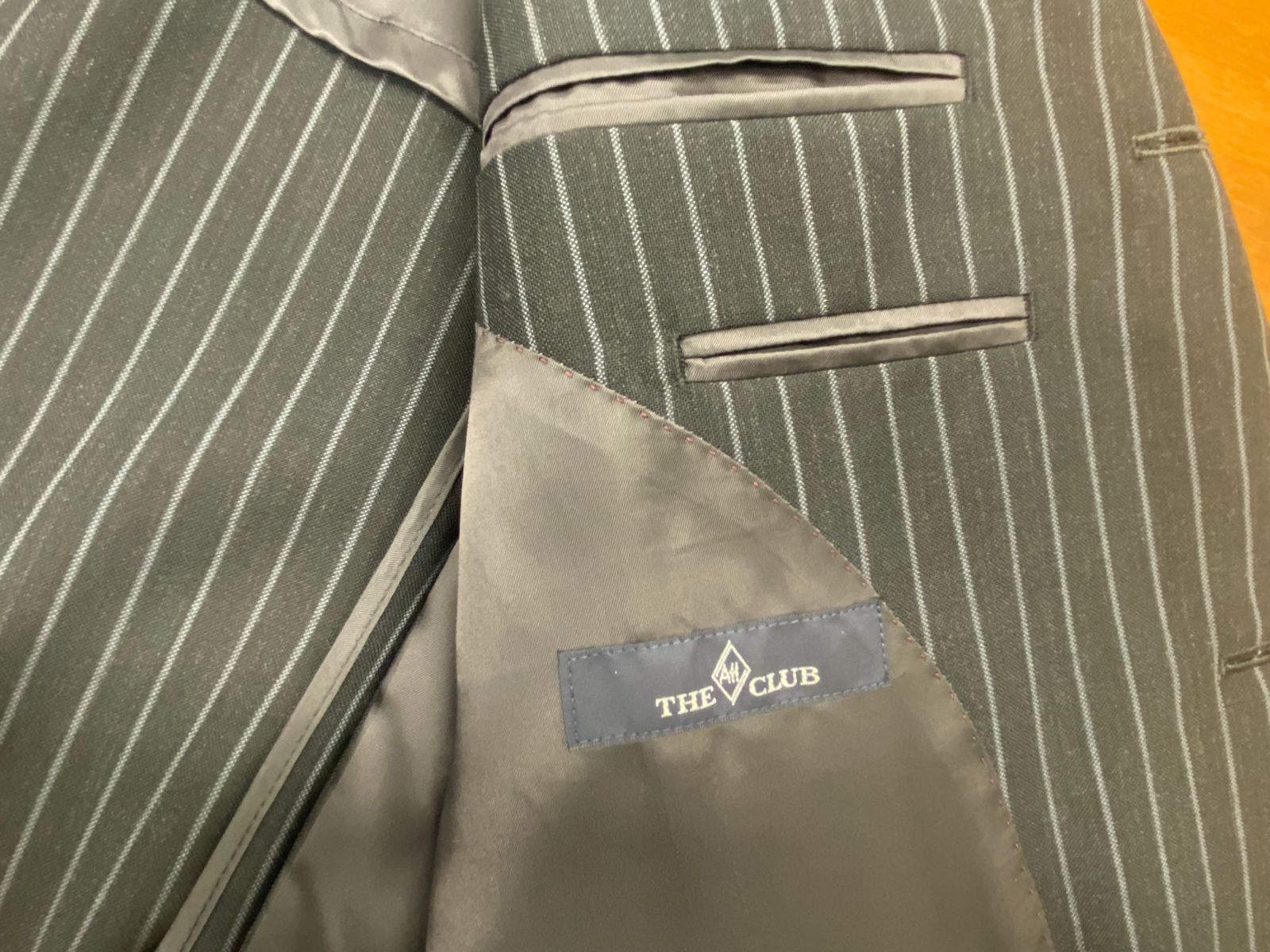 貴重な逸品放出！ エーボンハウス 美品 ブリティッシュ スーツ 定番 ピンスト 90A4 エーボンハウス スーツ ブリティッシュトラッド好き