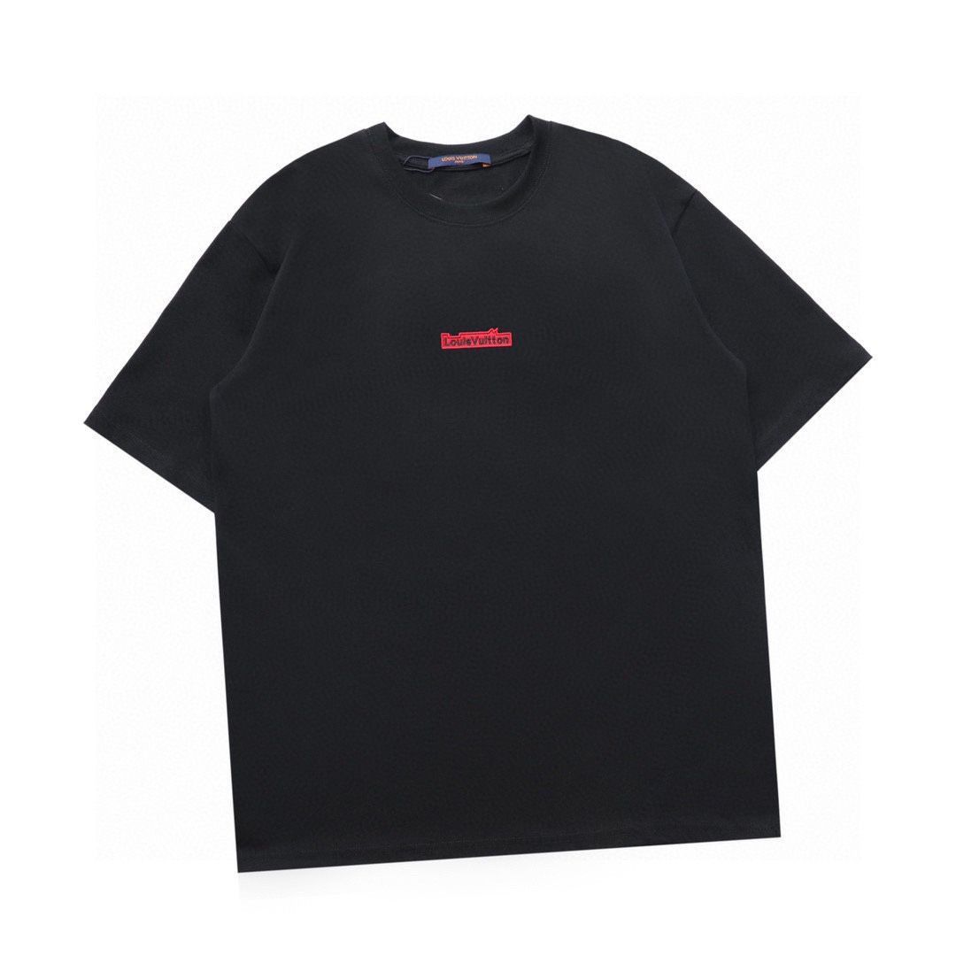 【夏にピッタリ☆おしゃれな刺繍ロゴ♪】Louis Vuitton Tシャツ 素材と色で夏の遊び心を表現したルイ・ヴィトン──2025年夏のT