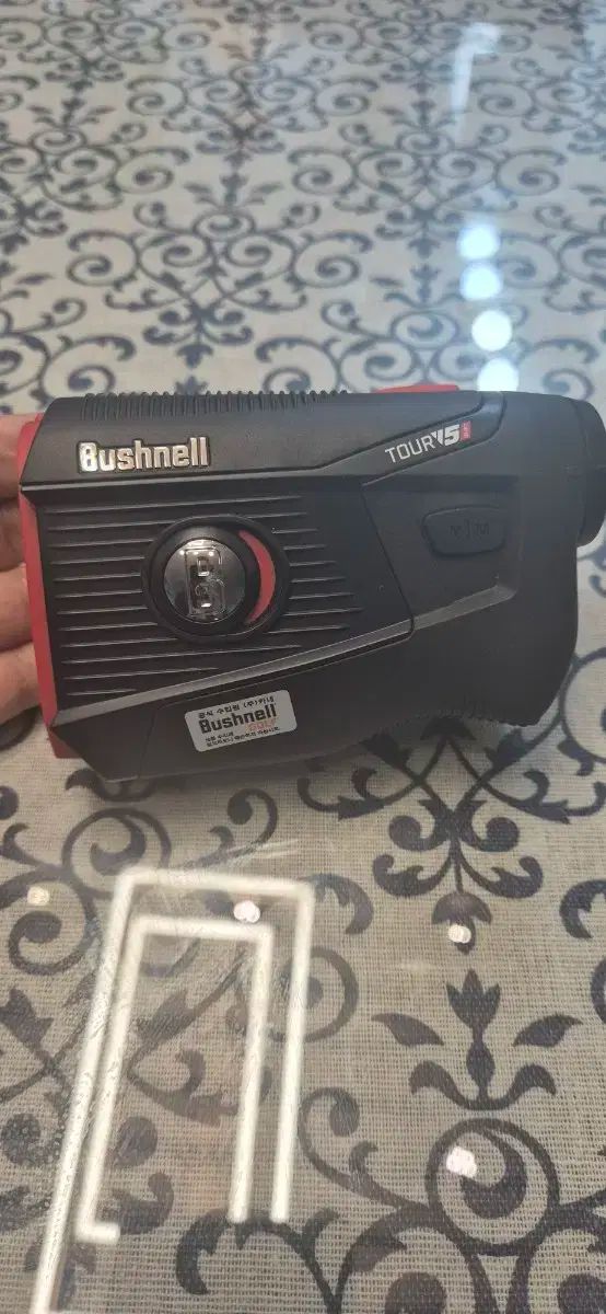【美品】Bushnell Tour V5 ゴルフ用距離計 限定カラー　ホワイト Amazon.co.jp: ブッシュネル ゴルフ 限定カラー ピンシーカー V5