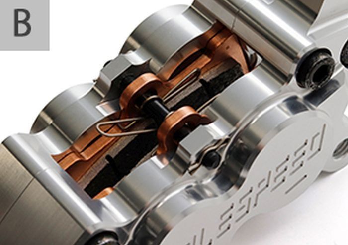 フロント4Pキャリパー 左