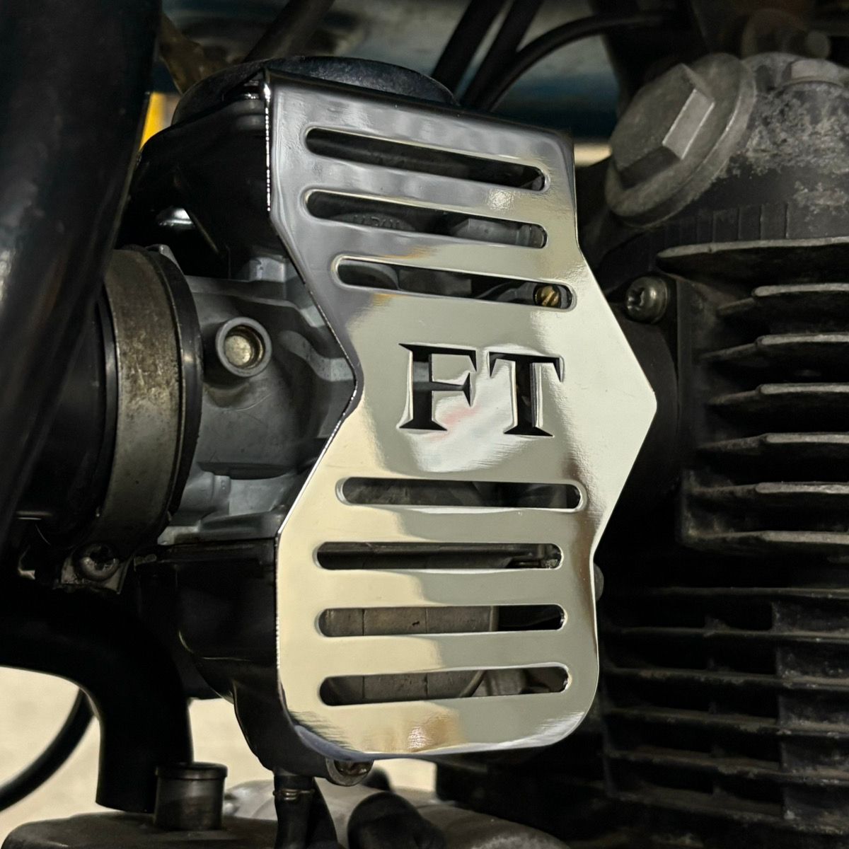 KAWASAKI Z250FT Z250FT ロゴ入りメッキキャブサイドカバー ACP 
