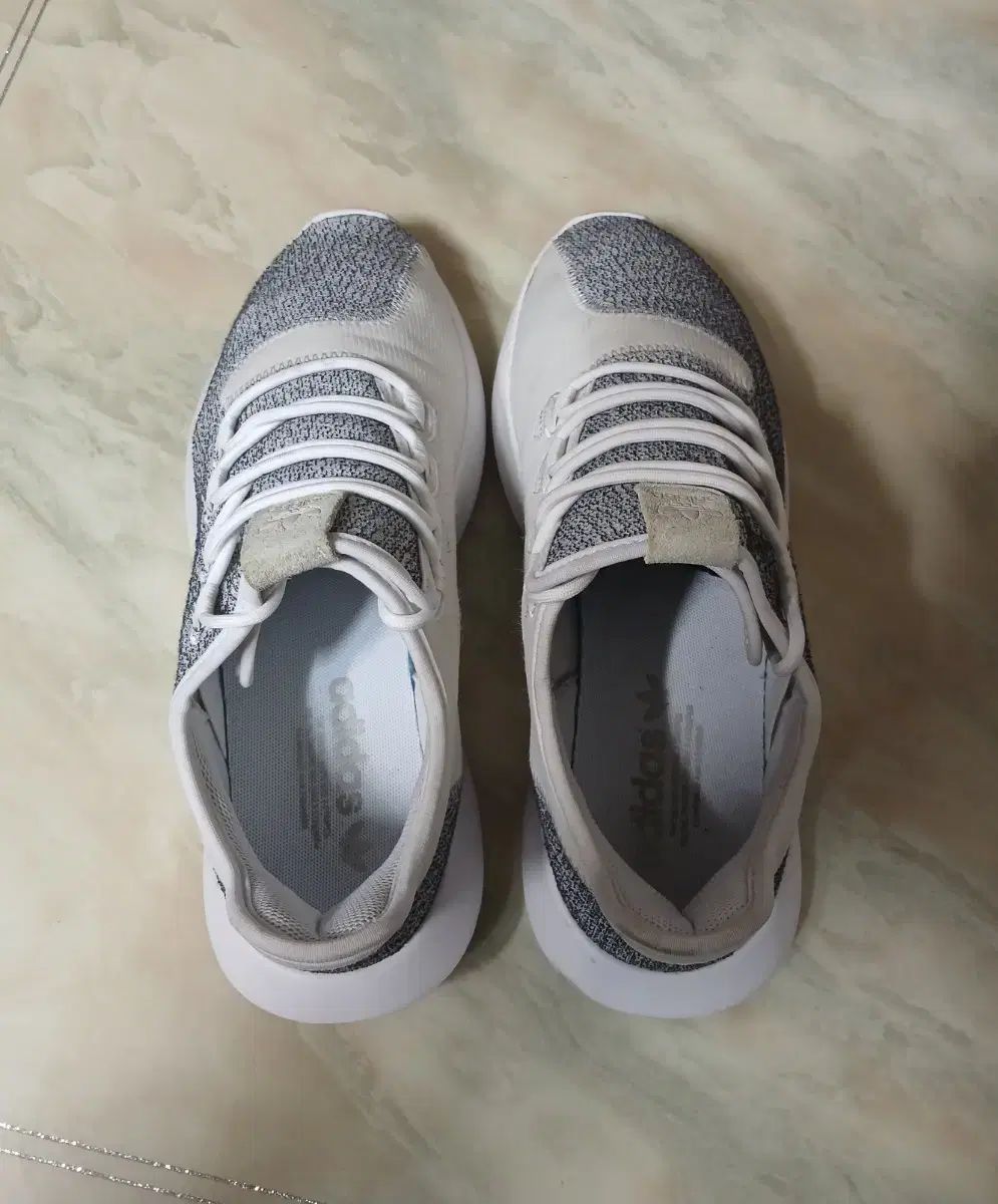 メンズ adidas スニーカー 靴 270