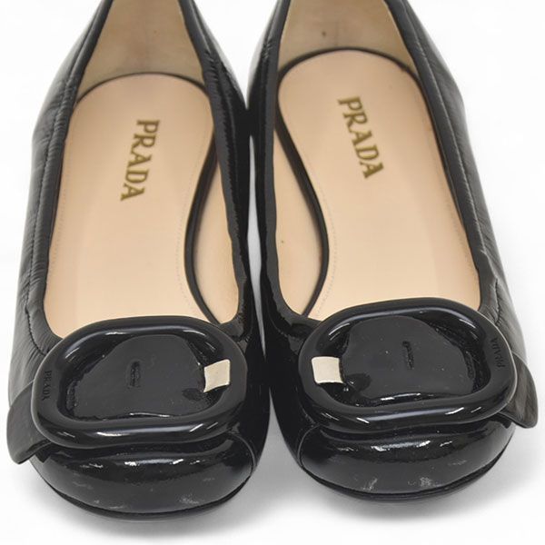 PRADA　ゴールドチェーン付フラットシューズ　エナメル　23.5　美品✨ 新品♪プラダ ロゴバックル エナメル フラットシューズ フラット