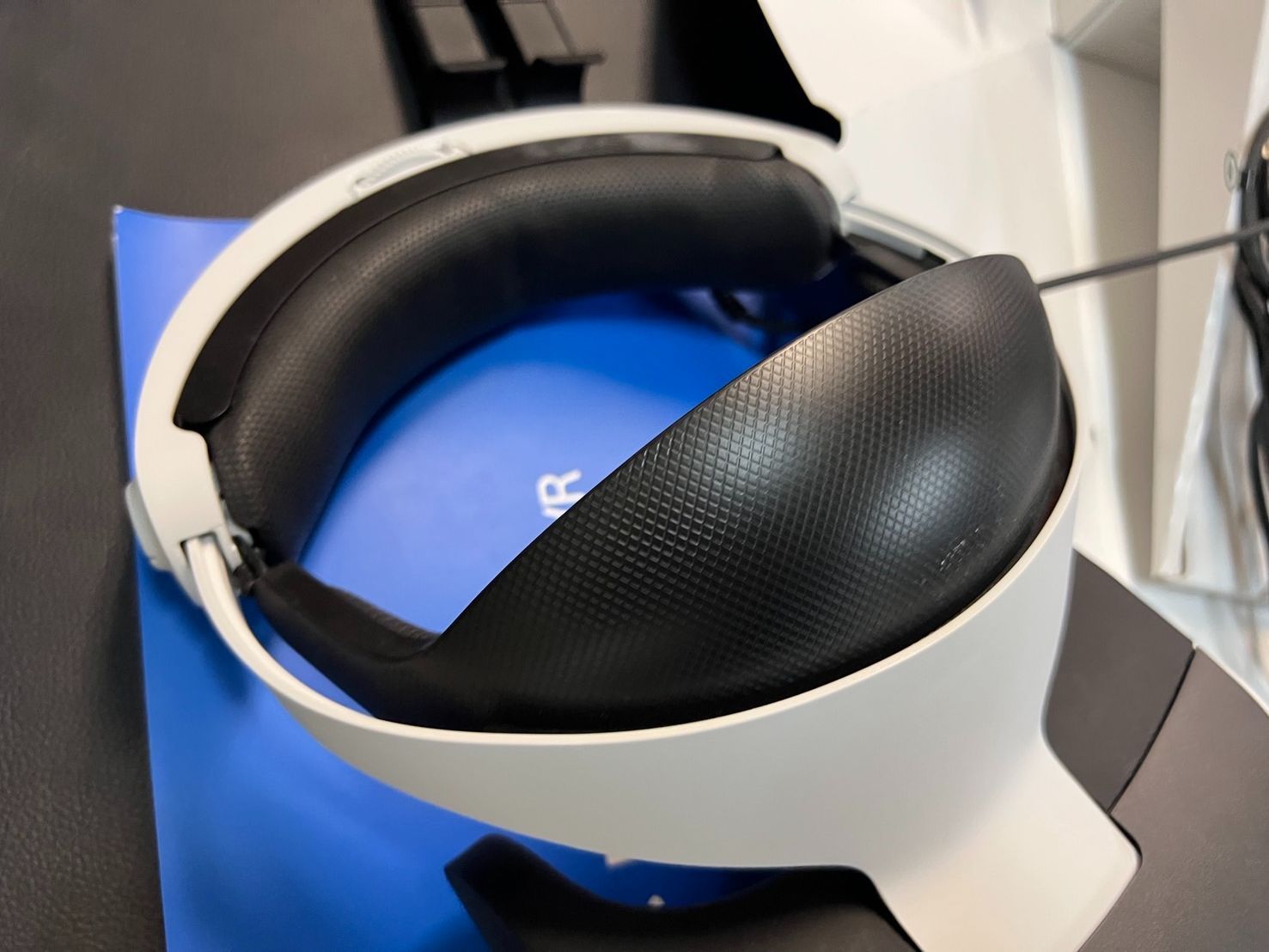 PSVR  後期型　カメラ同梱版  CUH-ZVR2 新製品】PlayStation VR 最新モデル「 CUH-ZVR2 」10月14日発売！