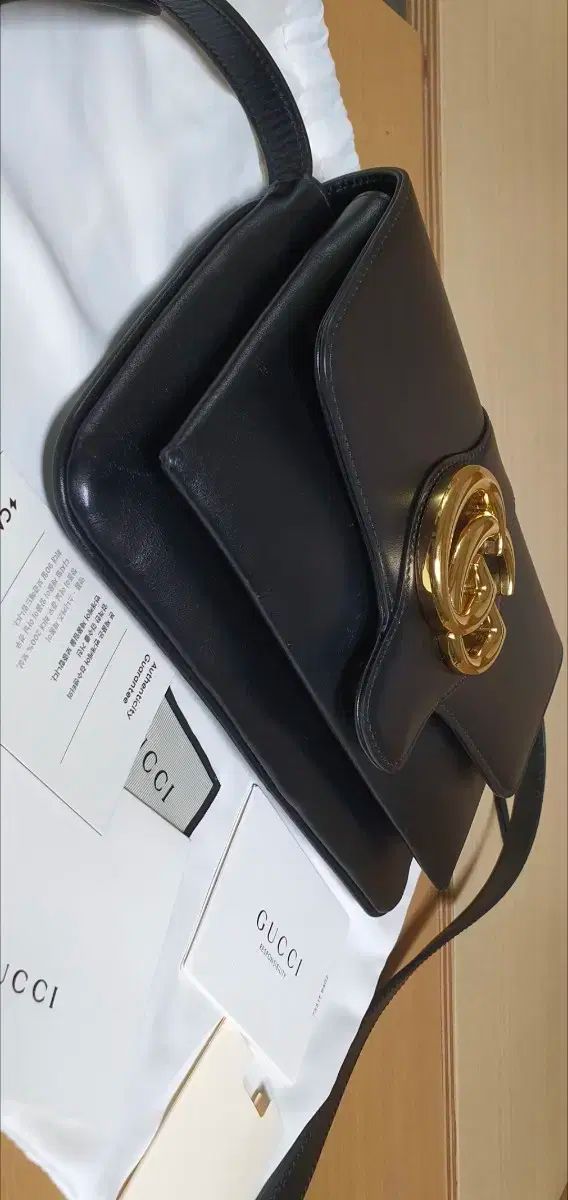 GUCCI グッチ