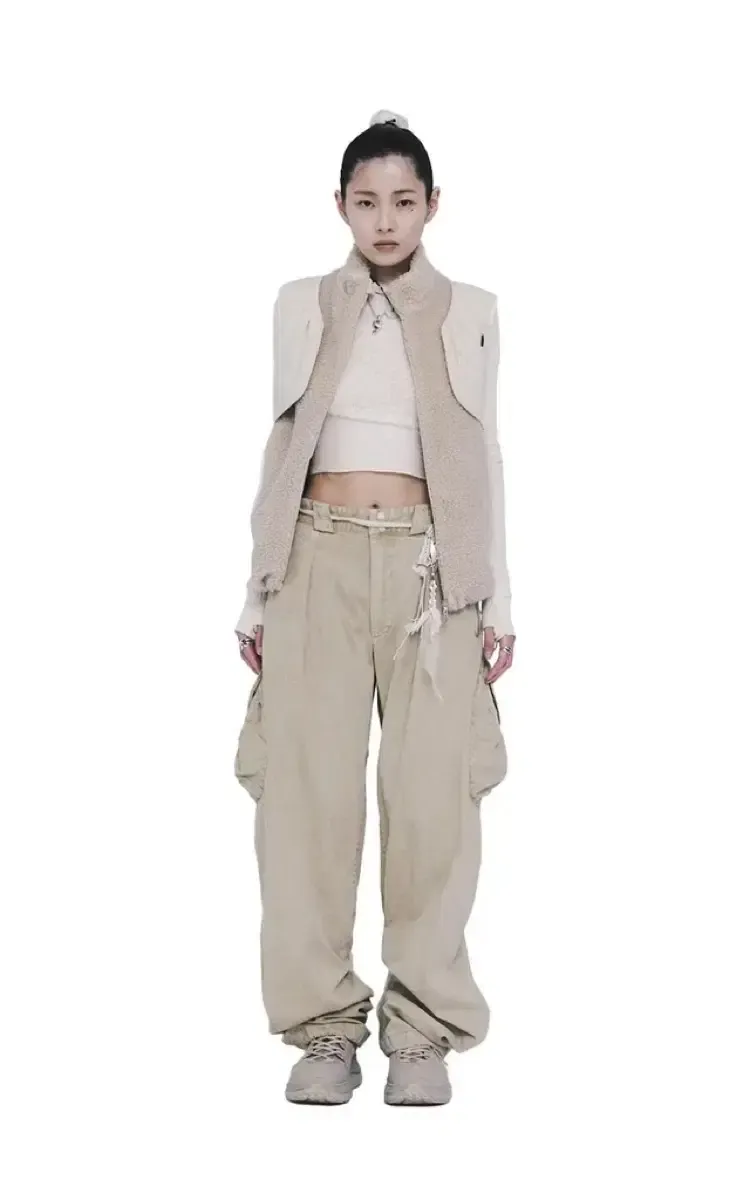 hyein seo ヘインソ　ベージュ カーゴパンツ ジッパーポケット付き hyein seo ヘインソ ベージュ カーゴパンツ ジッパーポケット付き