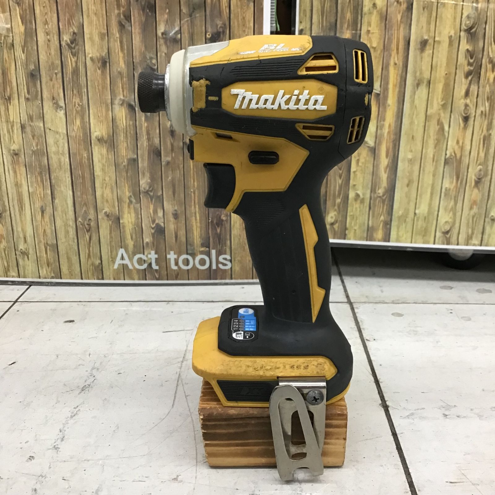 中古品】 マキタ/makita コードレスインパクトドライバー TD172DZFY 