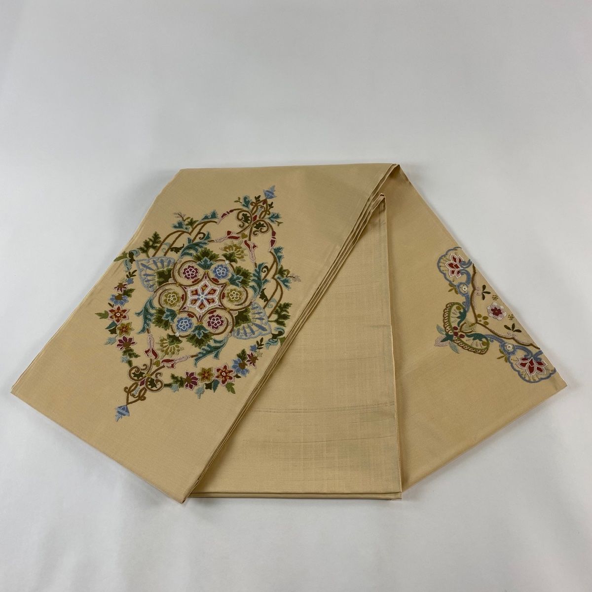 袋帯 相良刺繍 亀甲に花柄模様 金糸 白百合色 KO-952 C3091100575014_M.jpg