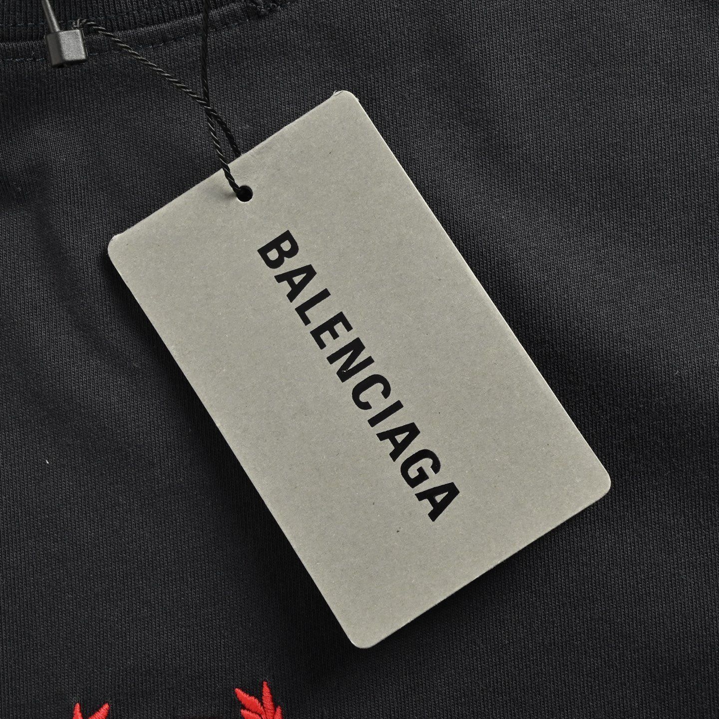 希少✨BALENCIAGA 刺繍ロゴ　バケットハット　赤　レッド　綿ポリ 今日特価】Balenciaga 25ss ムギヒゲ BB 刺繍 T シャツ - メルカリ