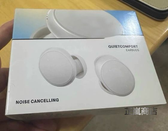 新型QuietComfortノイズキャンセリングヘッドホンモノクロ