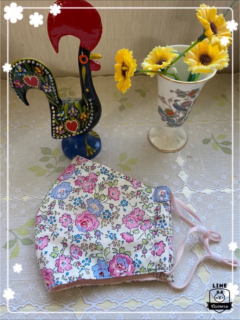 リバティ 大きめ 立体 4層 ワイヤー バックル付き 可愛い小花のマスク ピンク