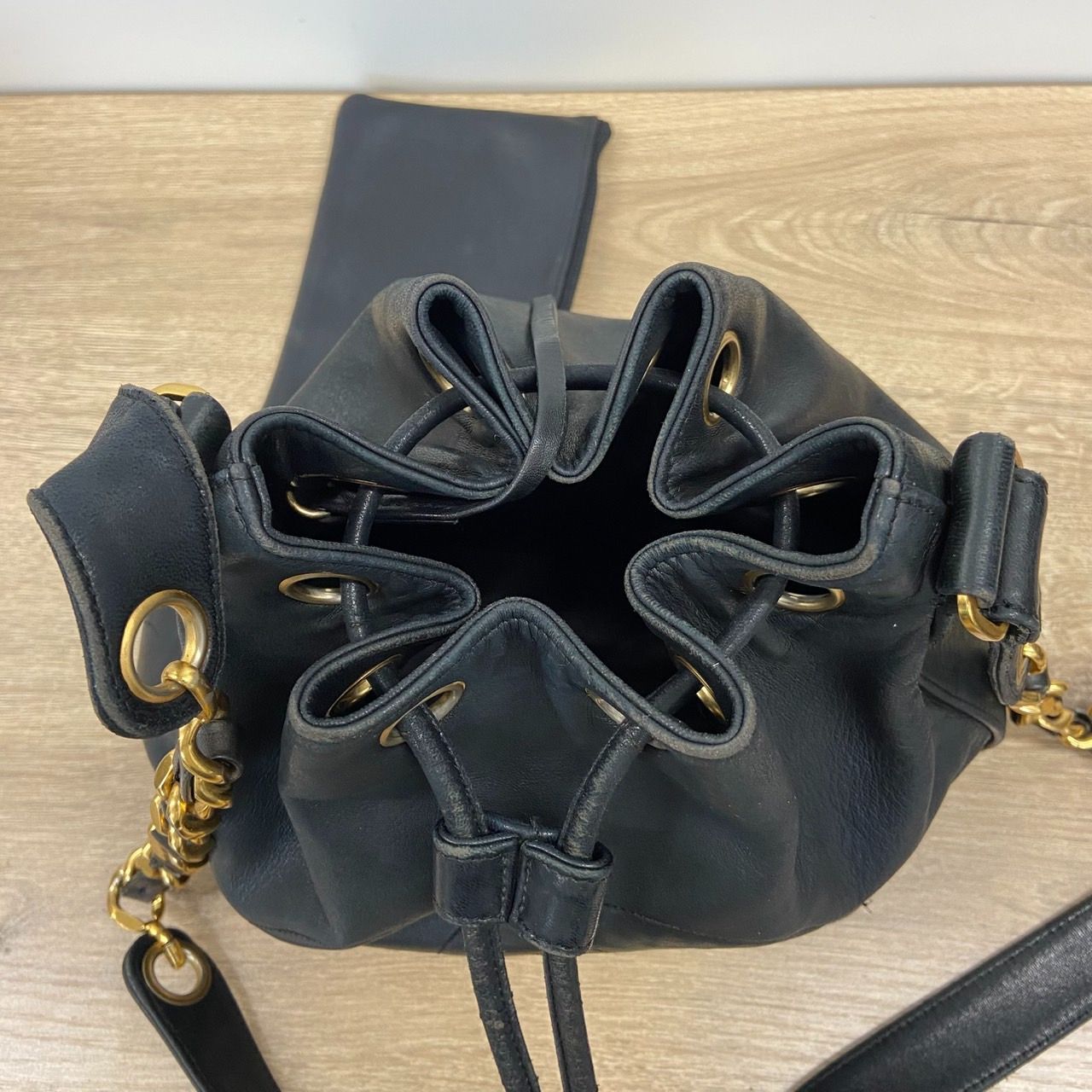 返品OK】CHANEL シャネル ココマーク ラムスキン 巾着型